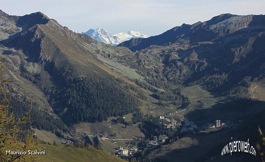 03 Spunta il Bernina dal Passo Dordona.JPG